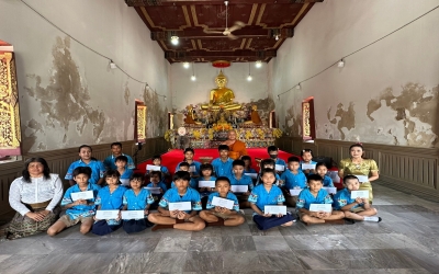 นักเรียนโรงเรียนวัดใหญ่จอมปราสาทเข้ารับทุนการศึกษา